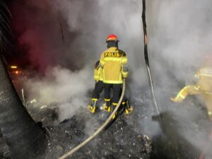Respon Cepat Ditsamapta Polda Kaltim Padamkan Kebakaran Tempat Daur Ulang Sampah di Balikpapan 1 WhatsApp Image 2026 02 10 at 11.25.07