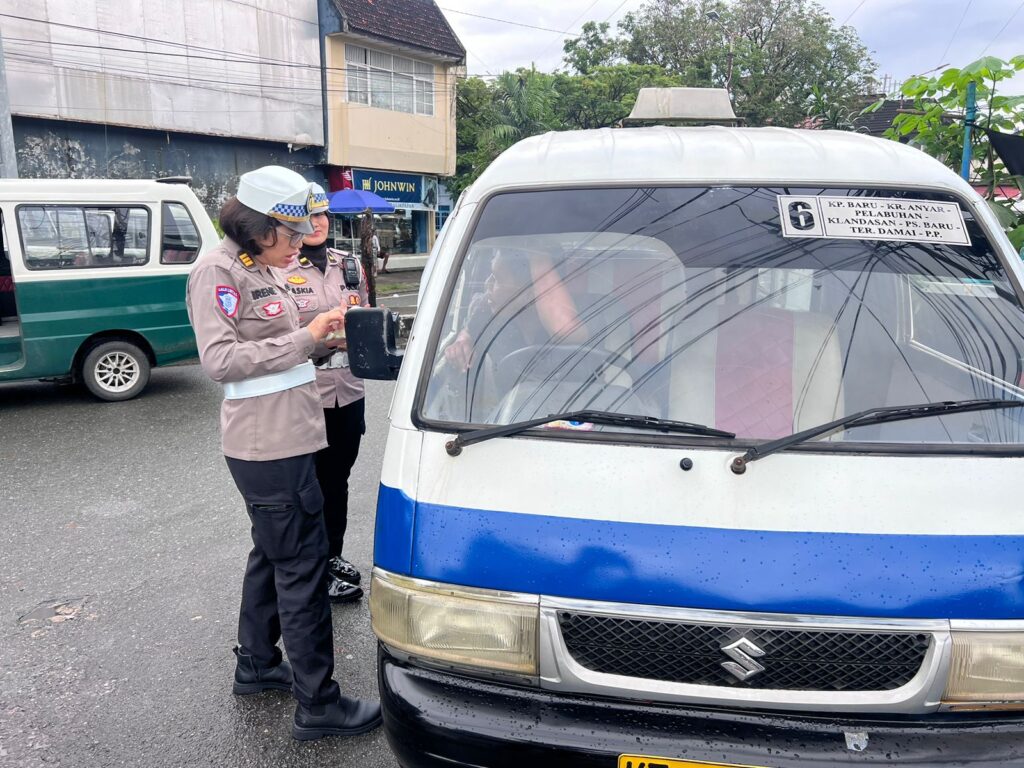 Ops.Keselamatan Mahakam 2026, Gencarkan Sosialisasi serta Himbauan tentang Kamseltibcarlantas di Area Pusat Keramaian WhatsApp Image 2026 02 10 at 17.19.57