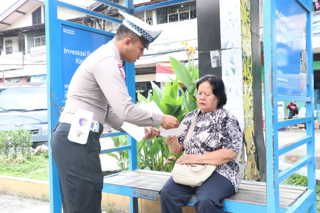 Satgas Ops.Keselamatan Mahakam 2026 Menyapa Masyarakat, Sampaikan Himbauan Keselamatan dan Kepatuhan Berlalu Lintas WhatsApp Image 2026 02 12 at 15.04.42