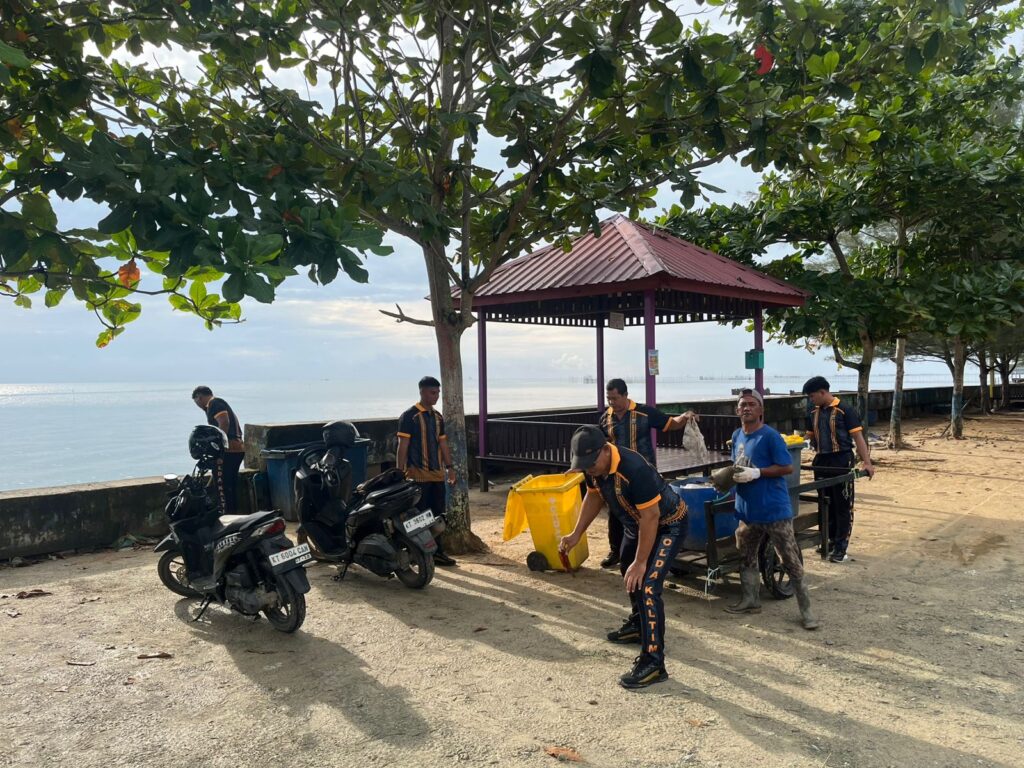 Peduli Lingkungan, Polres PPU Laksanakan Aksi Bersih Pantai di Sipakario WhatsApp Image 2026 02 13 at 13.10.15