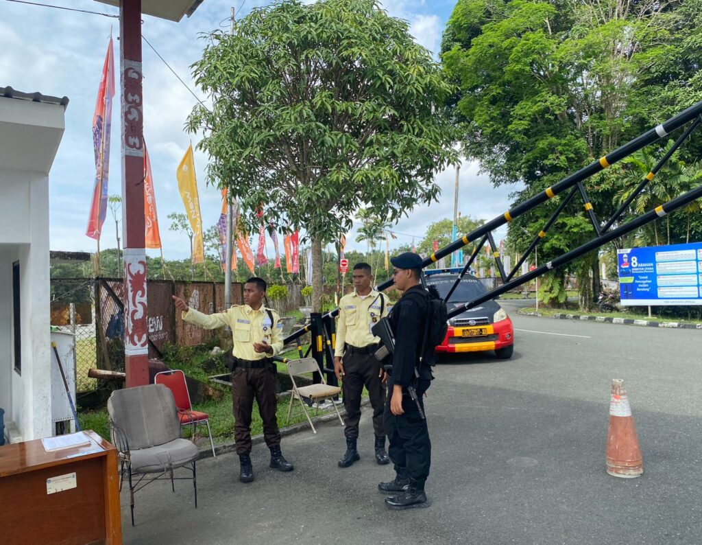 Antisipasi Curanmor, Detasemen Gegana Satbrimob Polda Kaltim Gelar Patroli Dialogis di Perumahan Patraland WhatsApp Image 2026 02 19 at 15.47.02
