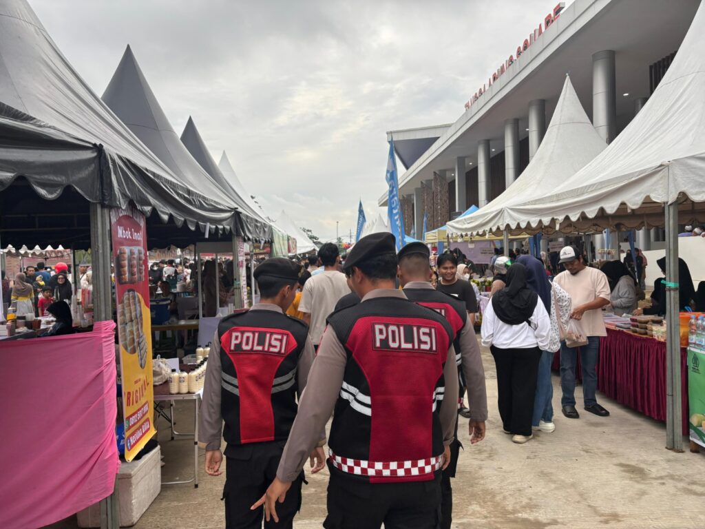 Ciptakan Rasa Aman dan Nyaman untuk Masyarakat, Sat Samapta Polres Kukar Lakukan Patroli di Kawasan Pasar Ramadhan WhatsApp Image 2026 02 21 at 11.09.32