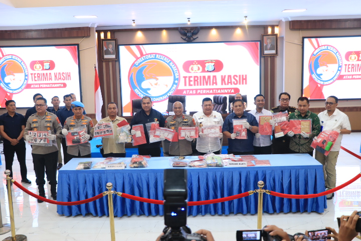 Wakapolda Kaltim Pimpin Konferensi Pers, 202 Tersangka Narkoba Diungkap Awal Tahun 2026 WhatsApp Image 2026 02 26 at 09.49.29