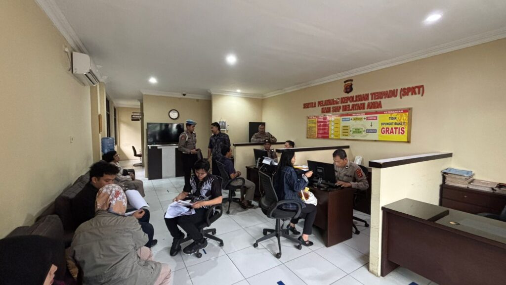SPKT Polda Kalimantan Timur Tingkatkan Profesionalitas Pelayanan Melalui Optimalisasi Sistem Penerimaan Laporan WhatsApp Image 2026 02 27 at 13.18.23 1
