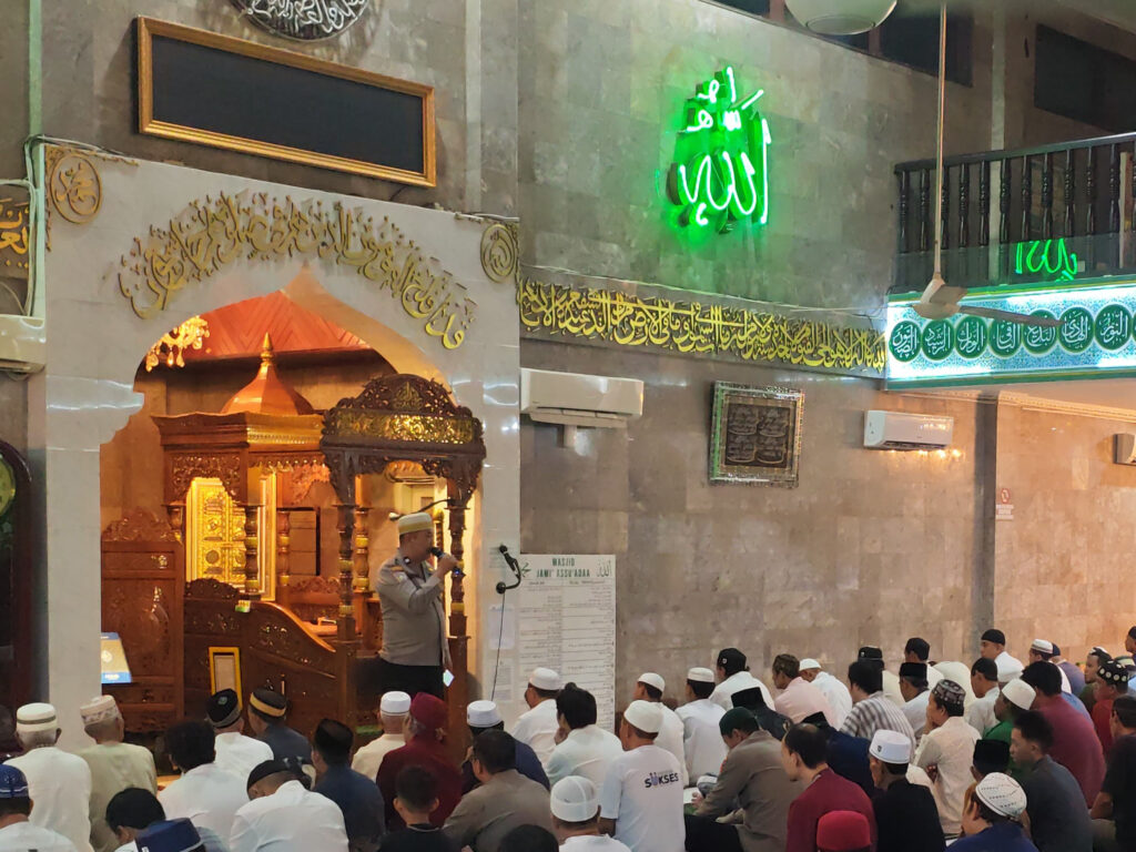 Dit Binmas Polda Kaltim Gelar Tarawih Keliling dan Kultum, Ajak Jamaah Jaga Kamtibmas Selama Ramadhan binmas