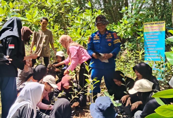 Tanamkan Kepedulian Lingkungan, Ditpolairud Polda Kaltim Beri Edukasi Mangrove kepada Mahasiswa STIEPAN Balikpapan WhatsApp Image 2026 03 02 at 11.30.06