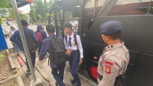 Polri Untuk Masyarakat, Sat Brimob Polda Kaltim Hadirkan Antar Jemput Bus Sekolah Gratis 1 WhatsApp Image 2026 03 05 at 06.36.56