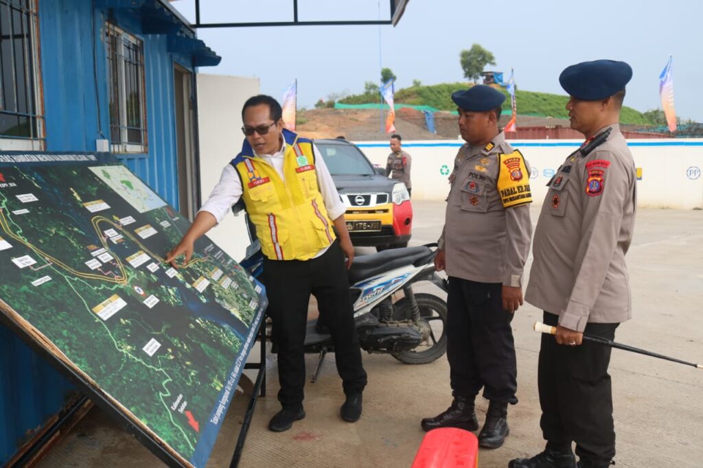 Amankan Arus Mudik 2026, Sat Brimob Polda Kaltim Siaga Patroli serta Pemantauan di Tol Fungsional IKN WhatsApp Image 2026 03 17 at 10.59.43
