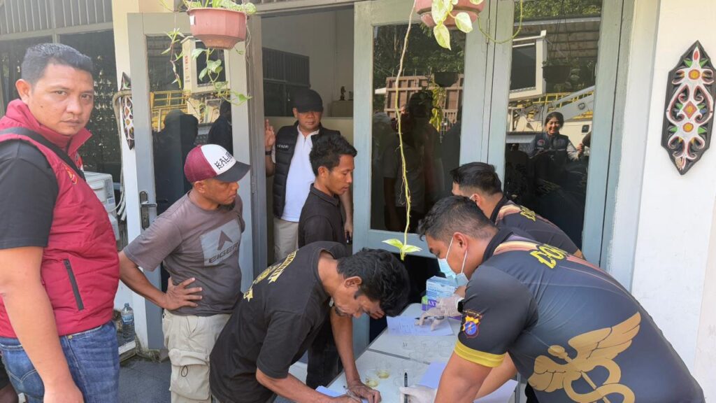 Cegah Penyalahgunaan Narkoba, Ditresnarkoba Polda Kaltim Lakukan Tes Urine Driver di Pelabuhan Kariangau WhatsApp Image 2026 03 19 at 09.52.10
