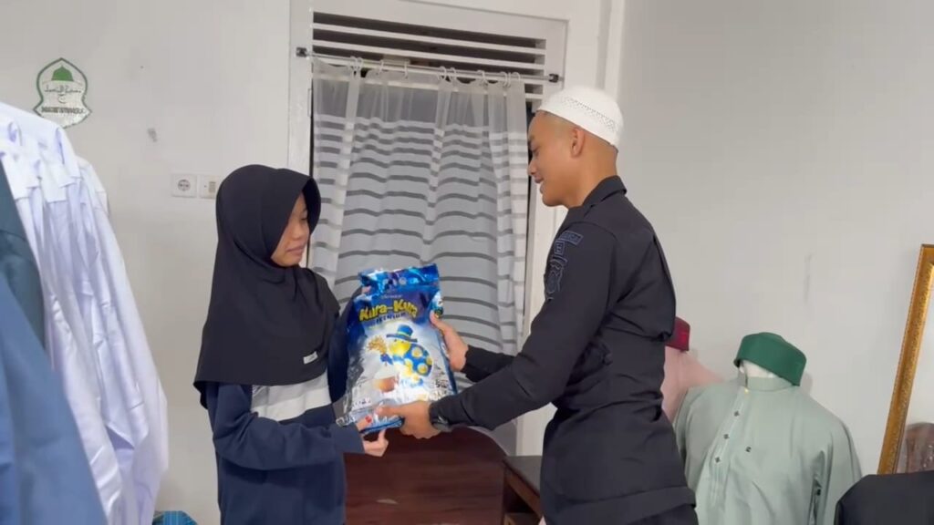 Peduli Sesama di Bulan Suci Ramadhan, Sat Brimob Polda Kaltim Berbagi Zakat untuk Masyarakat yang Membutuhkan WhatsApp Image 2026 03 20 at 11.06.35