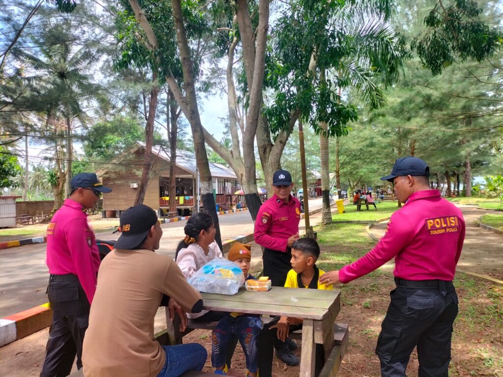 Ditpamobvit Polda Kaltim Laksanakan Pengamanan Lebaran di Pantai Manggar Segara Sari, Situasi Aman dan Kondusif WhatsApp Image 2026 03 22 at 12.26.21