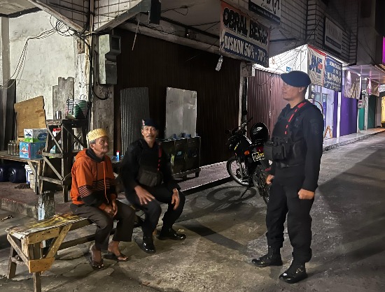 Ciptakan Rasa Aman di Tengah Masyarakat, Sat Brimob Polda Kaltim Optimalkan Patroli Kewilayahan image 14