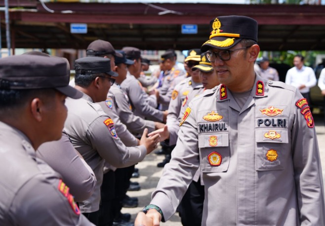 Kapolres Kukar Tinjau Polsek Tenggarong dan Polsek Tenggarong Seberang, Pastikan Pelayanan Maksimal dari Garda Terdepan Polri untuk Masyarakat image