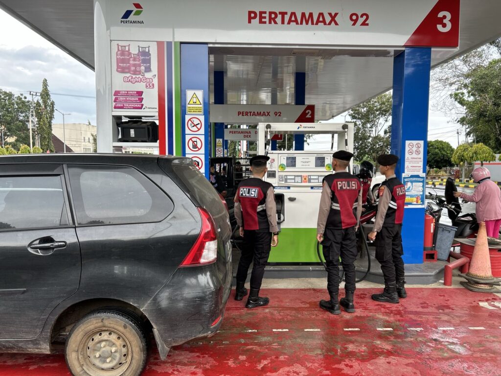 Pastikan Distribusi BBM Aman dan Lancar, Sat Samapta Polres Kubar Intensifkan Patroli di Sejumlah SPBU WhatsApp Image 2026 04 01 at 08.39.50