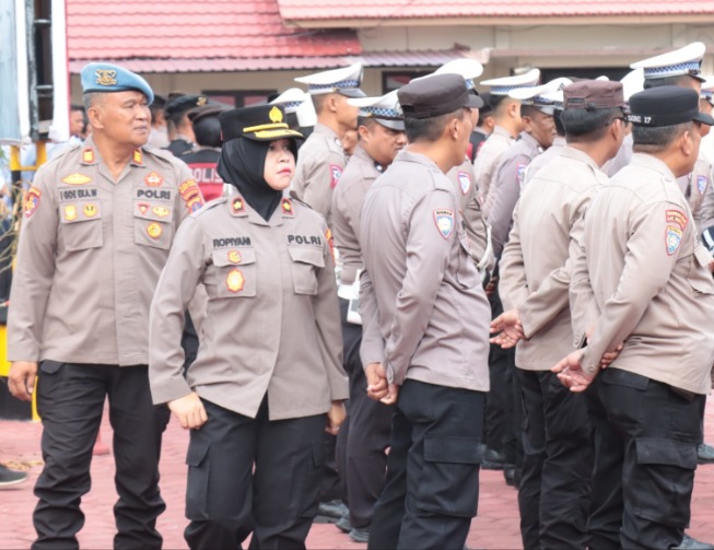Gaktibplin Personel, Polres Bontang Tertibkan Sikap Tampang dan Kelengkapan Identitas Personel WhatsApp Image 2026 04 01 at 09.52.21