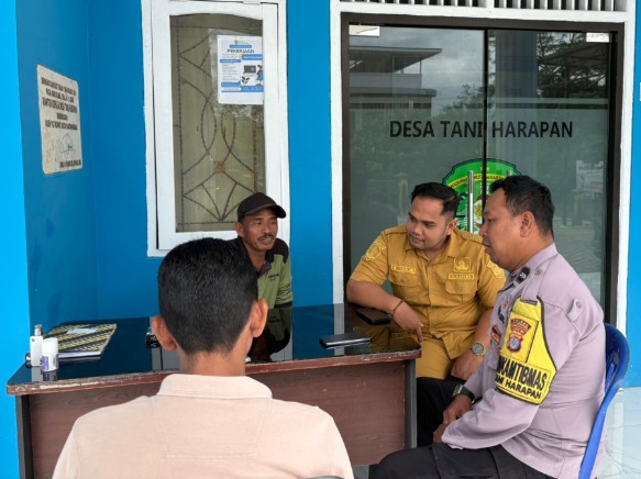 Hadir di Tengah Masyarakat, Bhabinkamtibmas Tani Harapan Sampaikan Pesan Kamtibmas WhatsApp Image 2026 04 01 at 09.54.37