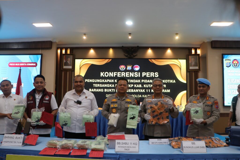 Gelar Konferensi Pers, Polda Kaltim Sampaikan Pengungkapan Peredaran 11 Kg Narkotika Jenis Sabu WhatsApp Image 2026 04 07 at 11.15.02