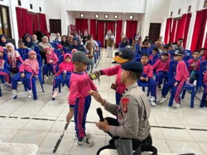 Brimob Polda Kaltim Kenalkan Polisi Sahabat Anak kepada Siswa TK di Samarinda 1 WhatsApp Image 2026 04 07 at 13.51.01