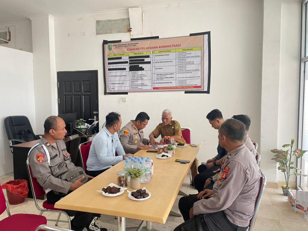 Pererat Sinergi, Kapolsek Sangatta Utara Sambangi Desa Teluk Rawa Bahas Kamtibmas dan Pelayanan Publik WhatsApp Image 2026 04 08 at 20.32.25