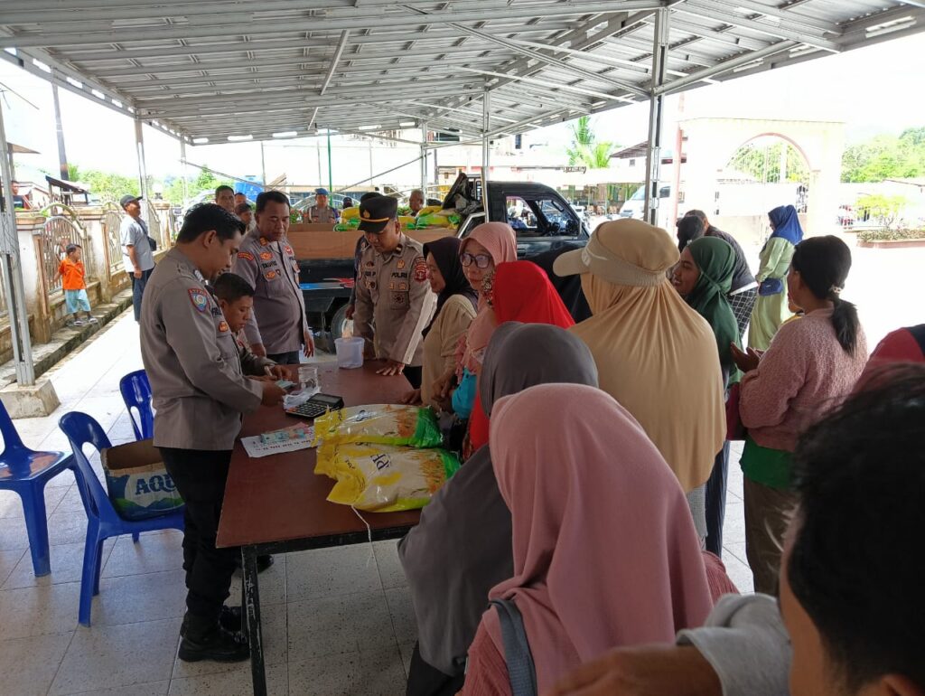 Bantu Ringankan Kebutuhan Masyarakat, Polsek Palaran Gelar Gerakan Pangan Murah WhatsApp Image 2026 04 10 at 12.34.46 1