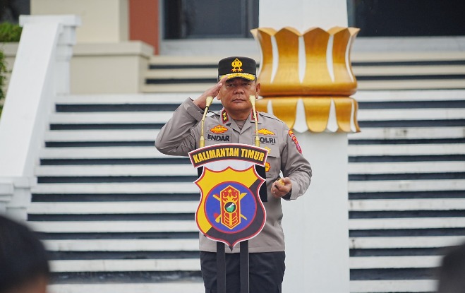 Pimpin Apel Pagi, Kapolda Kaltim Ingatkan Personel Antisipasi Dinamika Lokal hingga Global WhatsApp Image 2026 04 13 at 13.40.34