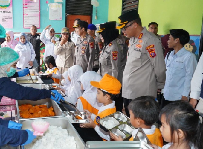 Dukung Program Pemerintah, Polres Bontang Resmikan Program Makan Bergizi Gratis bagi Siswa TK Kemala Bhayangkari WhatsApp Image 2026 04 13 at 14.45.17
