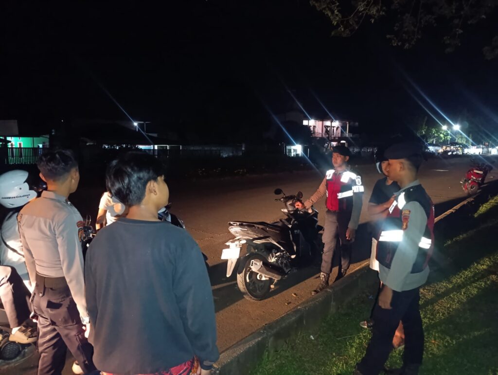 Ciptakan Siitkamtibmas Aman dan Kondusif, Sat Samapta Polres Kubar Lakukan Patroli Dialogis pada Malam Hari WhatsApp Image 2026 04 16 at 12.04.08