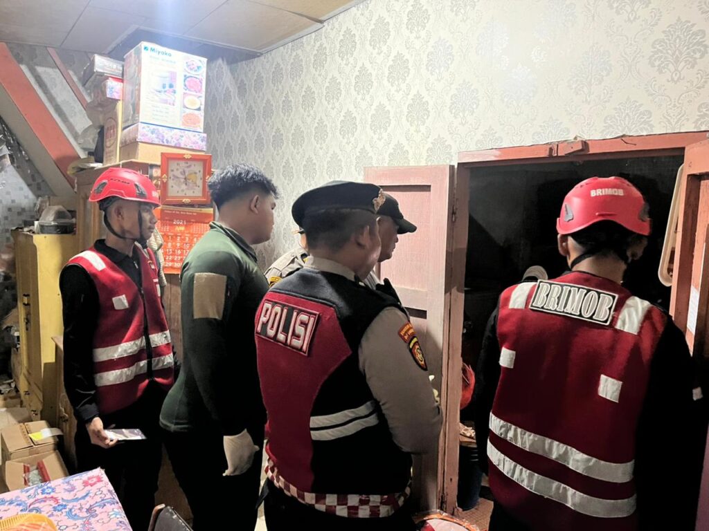 Tim Pammat Ditsamapta dan Satbrimob Polda Kaltim Evakuasi Penemuan Jenazah Pria di Balikpapan Tengah, Penanganan Cepat dan Profesional WhatsApp Image 2026 04 17 at 17.19.41