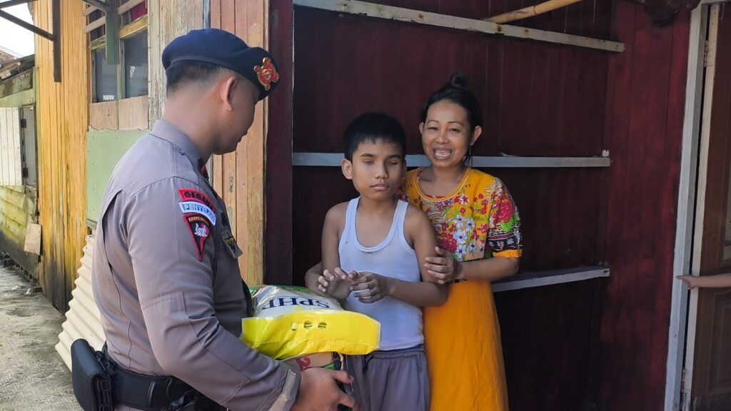 Tebar Kepedulian Melalui ‘Jumat Berkah’, Sat Brimob Polda Kaltim Gelar Aksi Berbagi Bantuan Sosial untuk Masyarakat yang Membutuhkan WhatsApp Image 2026 04 19 at 10.09.19