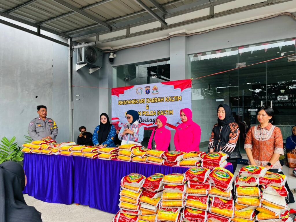 Wujud Kepedulian Terhadap Sesama, Polwan Polda Kaltim bersama Bhayangkari Salurkan Bantuan Sosial untuk Masyarakat WhatsApp Image 2026 04 19 at 10.18.29