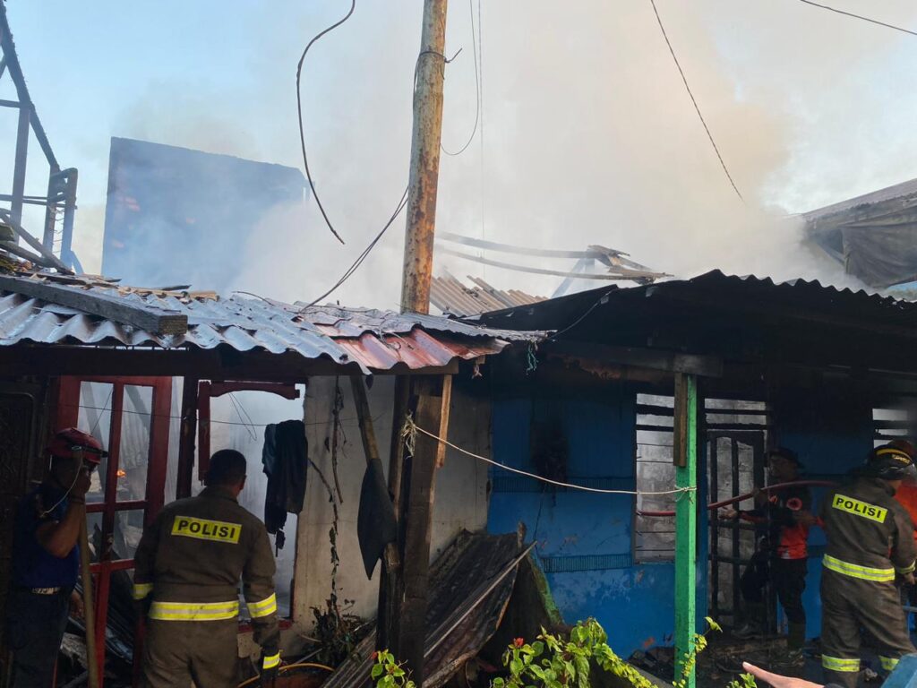 Respon Cepat Tanggap Darurat, Polres PPU Bersama Tim Gabungan Berhasil Padamkan Kebakaran di BTN Nenang WhatsApp Image 2026 04 19 at 10.50.12