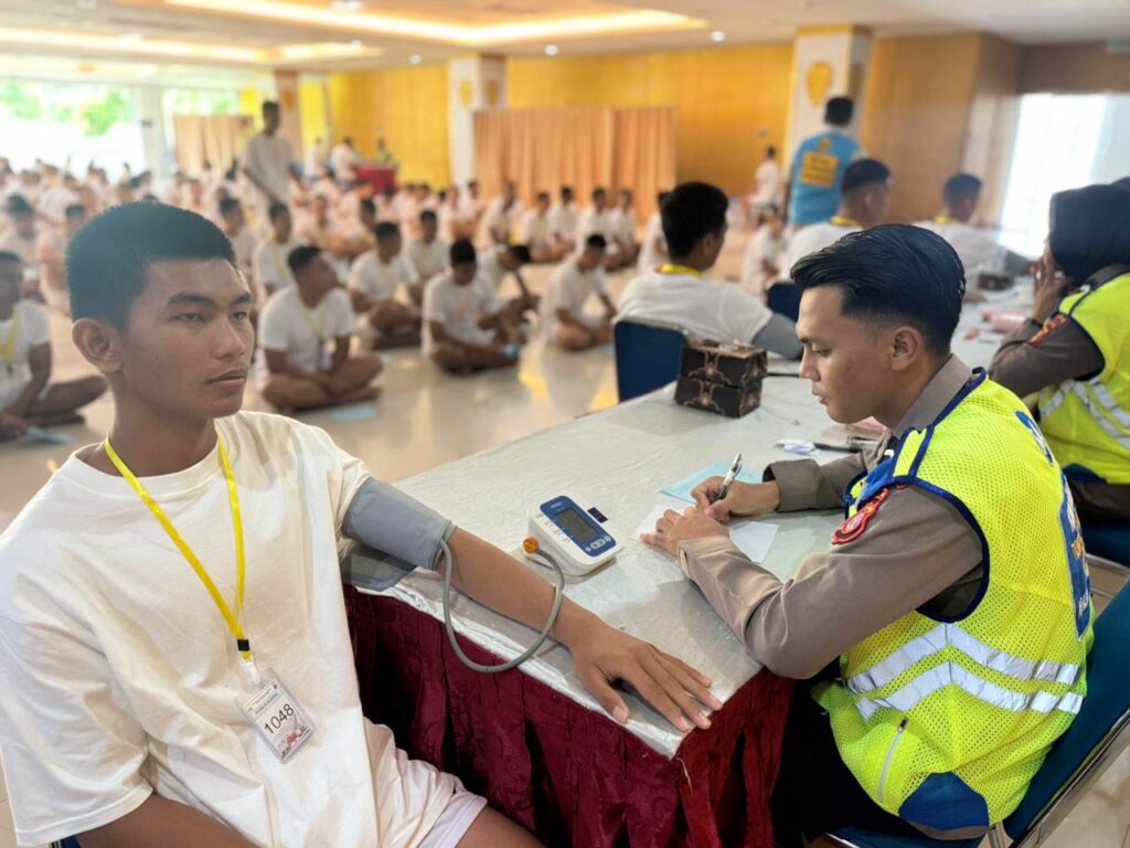 Pemeriksaan Kesehatan Tahap I Hari Ke-6 Calon Bintara Polri 2026 Polda Kaltim Berjalan Lancar WhatsApp Image 2026 04 21 at 07.55.15