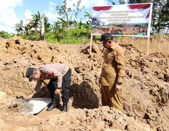 Dorong Penguatan Ekonomi Masyarakat, Kapolsek Sangasanga Hadiri Groundbreaking Koperasi Merah Putih image 1 3