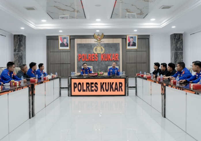 Perkuat Upaya Keselamatan Perairan dan Perlindungan Ekosistem Satwa, Sat Polairud Polres Kukar Terima Kunjungan Supervisi dari Ditpolairud Polda Kaltim image 3