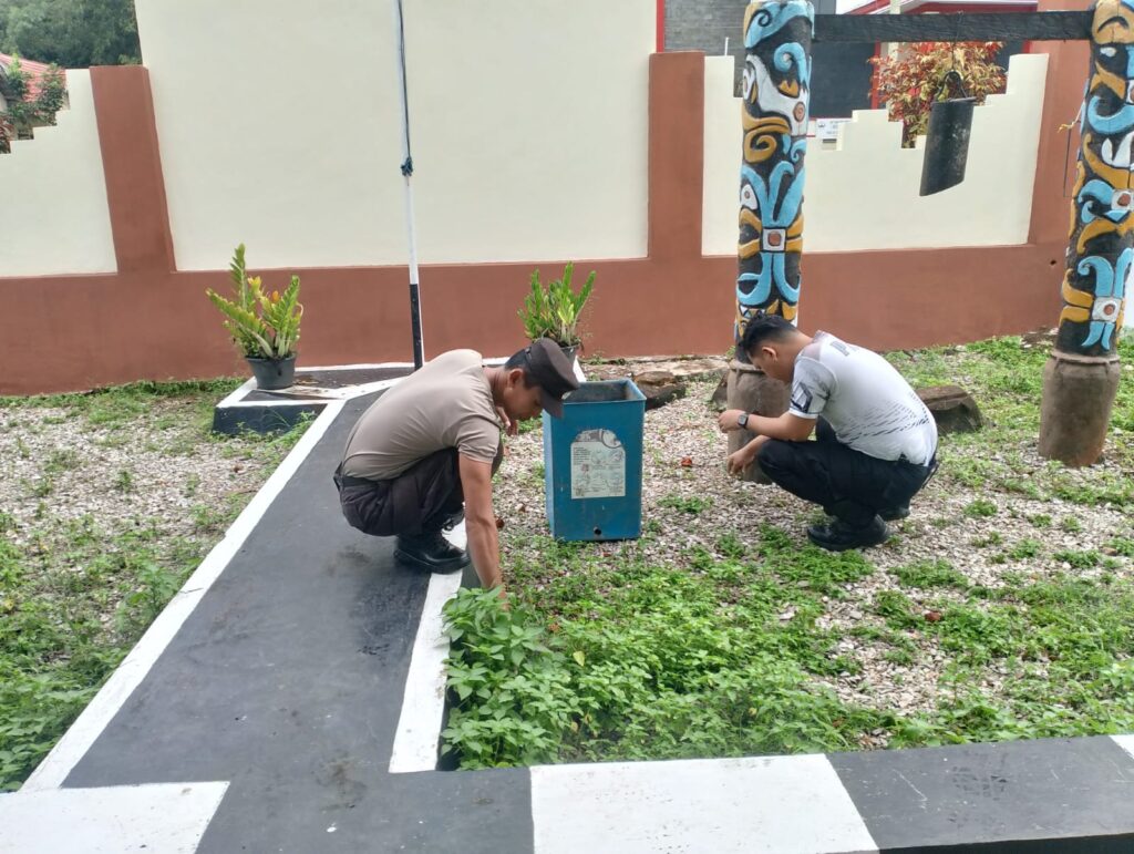 Wujudkan Lingkungan Bersih dan Nyaman, Polsek Muara Kaman Gelar Aksi Jumat Bersih kukar