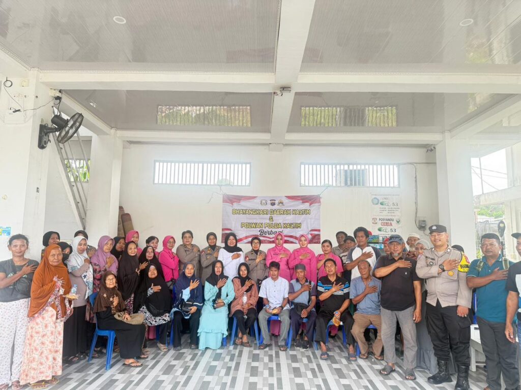 Wujud Aksi Kepedulian, Polwan Polda Kaltim Bersama Bhayangkari Salurkan Tali Asih untuk Masyarakat WhatsApp Image 2026 05 25 at 12.27.23