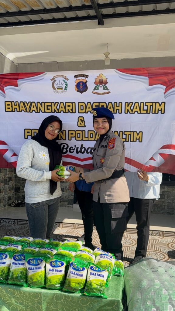Polwan dan Bhayangkari Berbagi Kepedulian, Bagikan 300 Paket Gula Pasir kepada Warga WhatsApp Image 2026 05 26 at 12.10.35