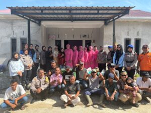 Polwan dan Bhayangkari Berbagi Kepedulian, Bagikan 300 Paket Gula Pasir kepada Warga 1 WhatsApp Image 2026 05 26 at 12.10.40