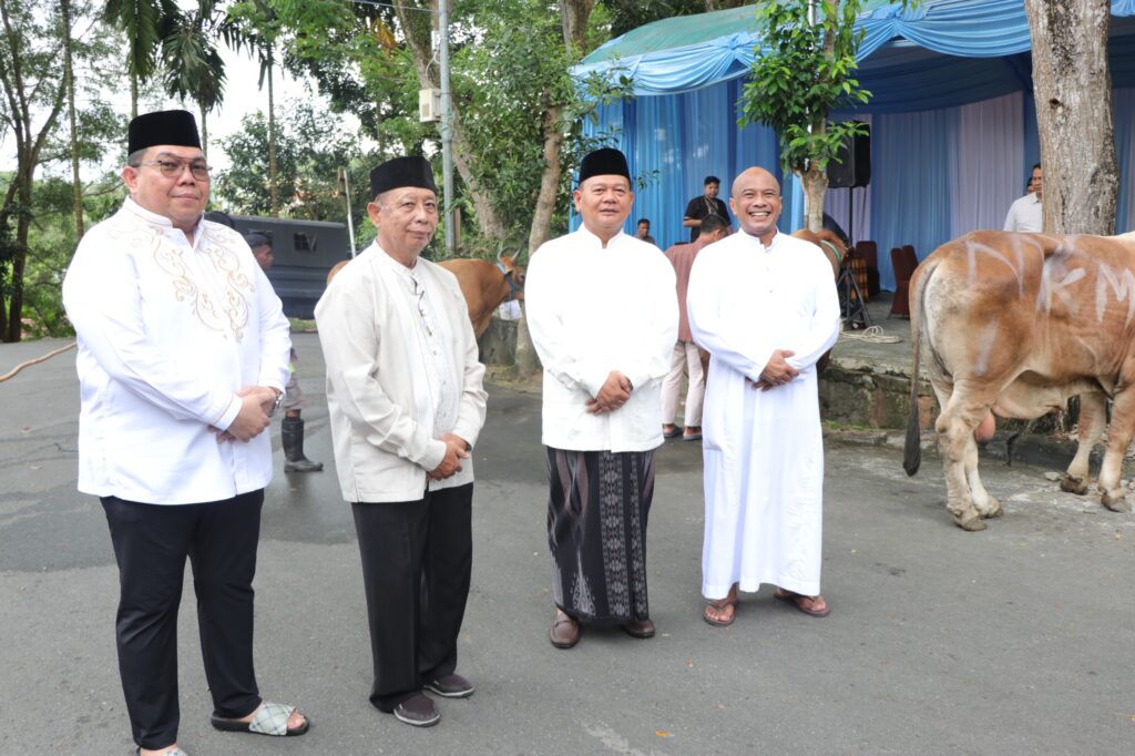 Polda Kaltim Salurkan 140 Hewan Kurban pada Idul Adha 1447 H, Wujud Kepedulian Sosial kepada Masyarakat WhatsApp Image 2026 05 27 at 11.25.50