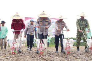 Dukung Optimalisasi Lahan Eks.Tambang Guna Perkuat Ketahanan Pangan Nasional, Kapolda Kaltim Tinjau Industrial Farming Polres Kutim 1 WhatsApp Image 2026 05 31 at 11.25.02