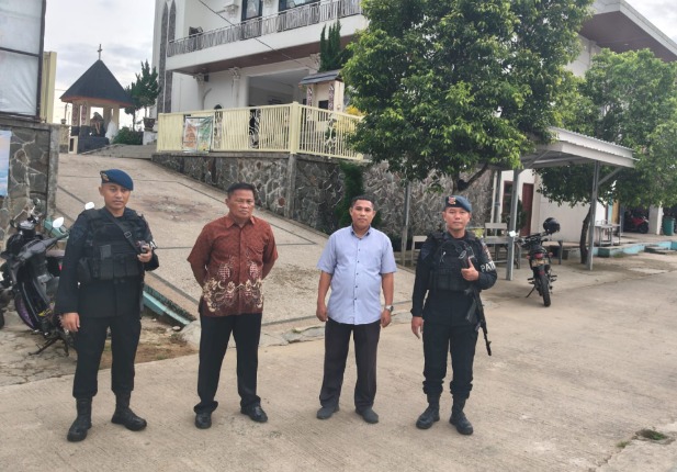 Hadir Beri Rasa Aman, Sat Brimob Polda Kaltim Gelar Pengamanan di Sejumlah Gereja Kota Samarinda WhatsApp Image 2026 05 31 at 12.50.39