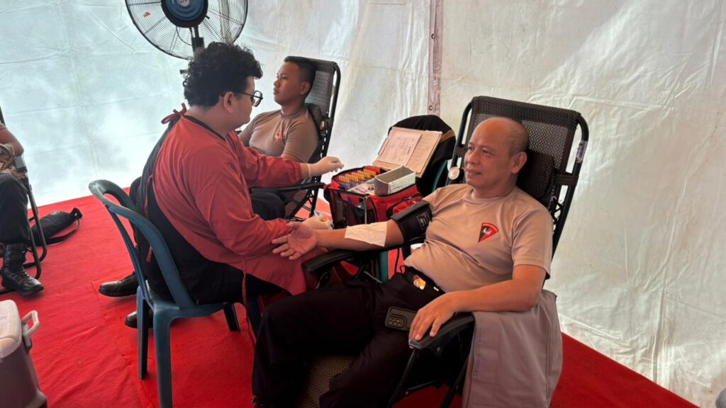 Sambut May Day, Satbrimob Polda Kaltim Gelar Aksi Donor Darah di Pantai Seraya brimob