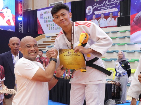 Sejumlah Atlet Pengprov PJSI Berbagai Daerah Sabet Gelar Juara, Warnai Kemeriahan Judo Kapolri Cup 2026 di Kaltim image 1 5