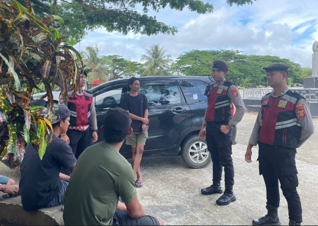 Jaga Kondusivitas Kamtibmas, Sat Samapta Polres Kubar Intensifkan Patroli Dialogis di Alun-Alun Itho image 2 1