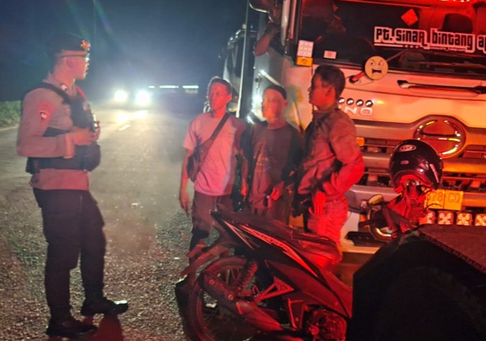 Cegah Aksi Kriminalitas Jalanan, Sat Brimob Polda Kaltim Intensifkan Patroli di Sejumlah Titik-Titik Rawan image 2 4