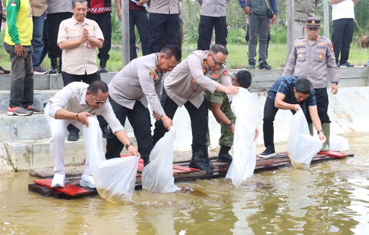 Kapolda Kaltim Tinjau Kawasan Industrial Farming Polres Bontang, Perkuat Sinergi Ketahanan Pangan Berbasis Pertanian Terpadu image 3 7
