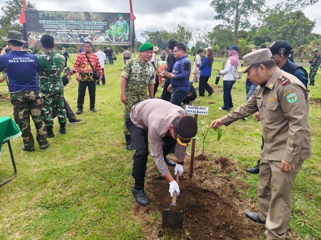 Dukung Penghijauan, Kapolres Kubar Hadiri Penanaman Pohon Serentak Kodam VI/Mulawarman kubar 1