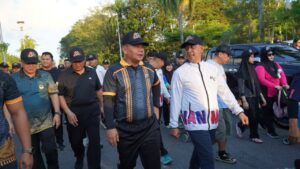Ribuan Warga Meriahkan Jalan Santai Hari Bhayangkara ke-80, Kapolda Kaltim Tegaskan Komitmen "Polri untuk Masyarakat 1 1b