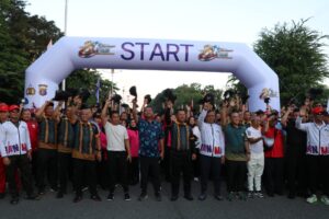 Ribuan Warga Meriahkan Jalan Santai Hari Bhayangkara ke-80, Kapolda Kaltim Tegaskan Komitmen "Polri untuk Masyarakat 2 1c