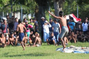 Panjat Pinang Hari Bhayangkara ke-80, Wujudkan Kebersamaan Polri dan Masyarakat di Kaltim 2 2c